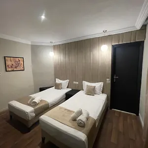 Cade Hotel